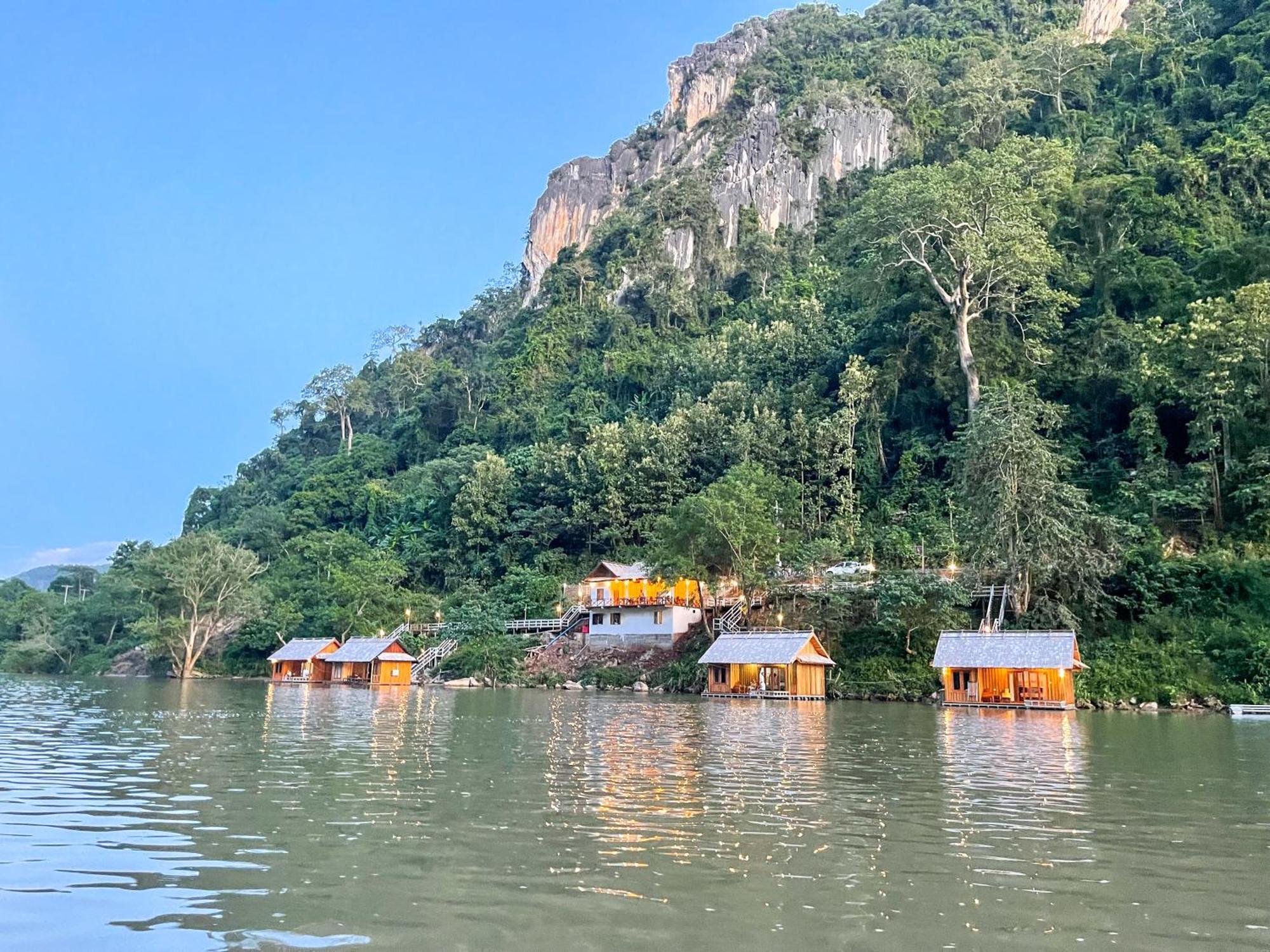 Nongkhiaw The Float House Hotel Exterior photo