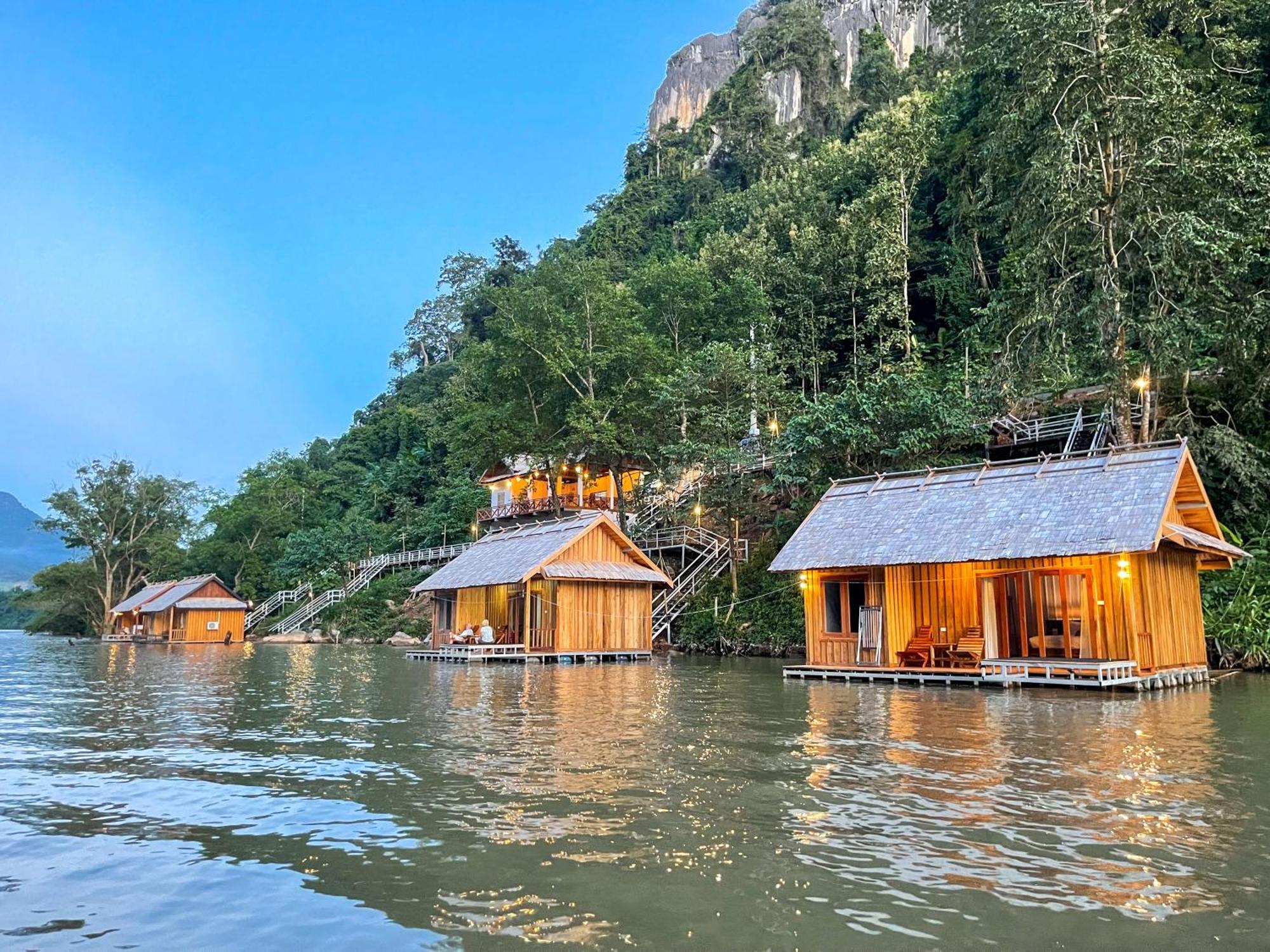 Nongkhiaw The Float House Hotel Exterior photo